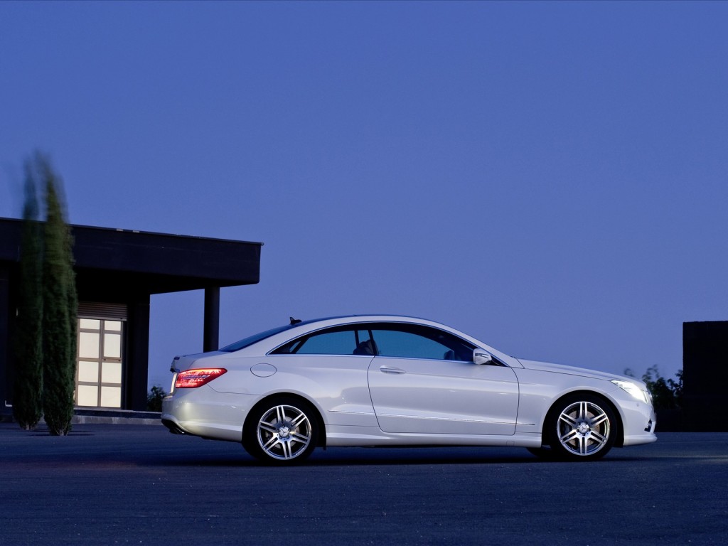 2010-Mercedes-Benz-E-Class-Coupe-04